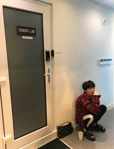 MsLatté’s Daebak Cybercafé (Kdrama addicts #26): With the dog days of summer behind us, it’s time to dust off your persimmon racks and dig out your down jackets for a cosy k-autumn