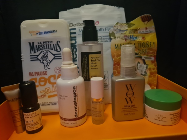 Beauty addicts anonymous! A wonderful community of hoarders!