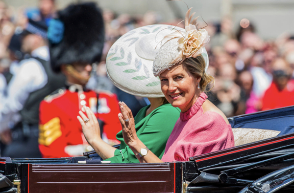 Royal Style - Leti loves a linear look, but Maxima's mantra is more!