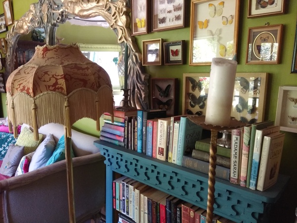 Show me your gallery walls and help me with mine, please!!