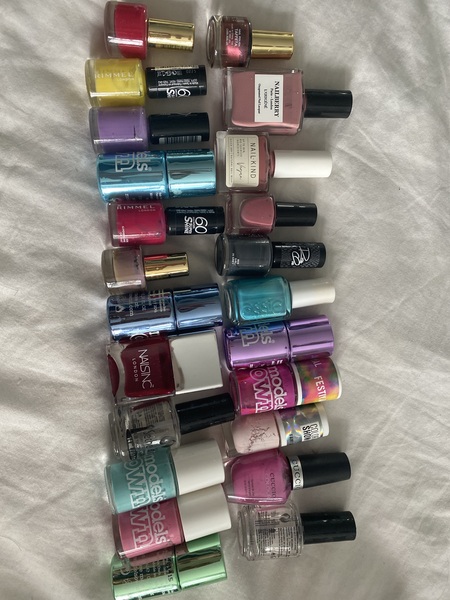 Beauty addicts anonymous! A wonderful community of hoarders!