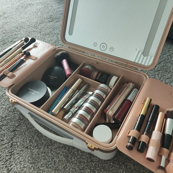 Beauty addicts anonymous! A wonderful community of hoarders!