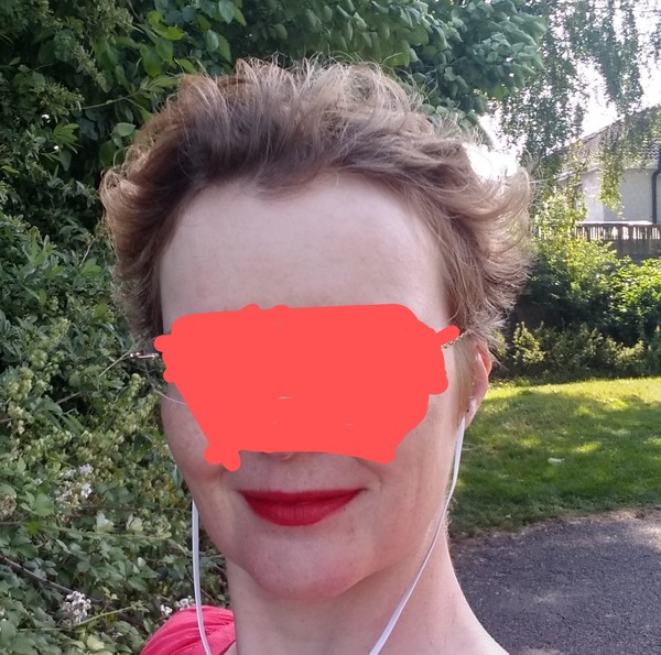 Would anyone be kind enough to show me their short hairstyle?