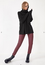 Models adopting unrealistic, weird position to sell us clothes! 😮