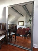 Very large mirror at the entrance landing. Good idea?