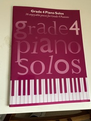 Does anyone fancy a piano chat thread?