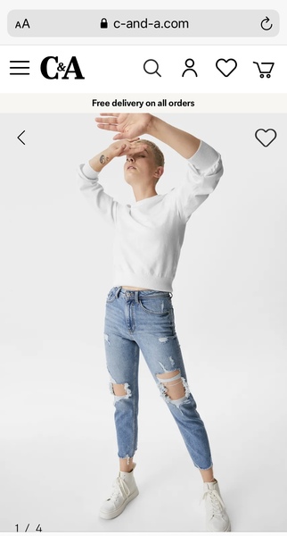 Models adopting unrealistic, weird position to sell us clothes! 😮