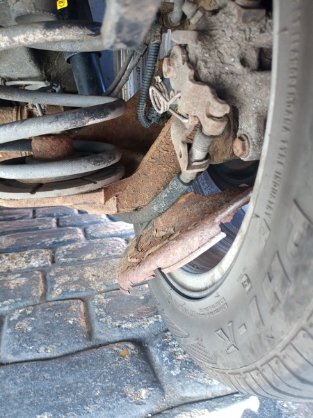 Car trouble! Any mechanics or knowledgeable car people about?