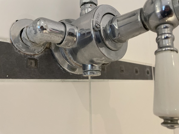 Shower issue, can anyone help me understand?