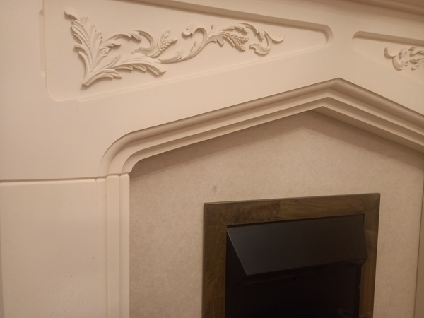 Does anybody else have a fireplace made out of this infuriating material