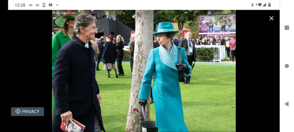 Royal Style - Max is back! Pringles are the new black!