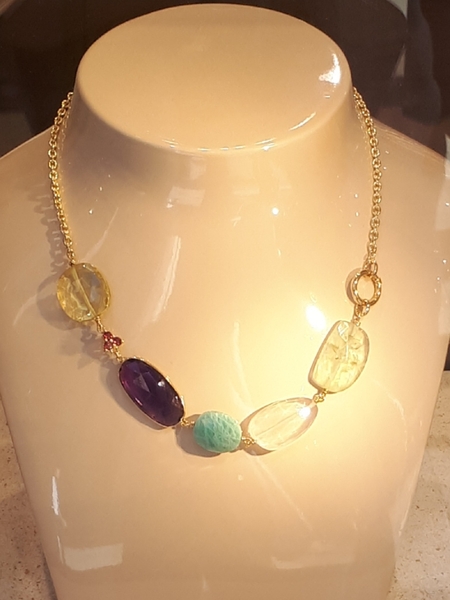 Can you please help me find a necklace like this ?