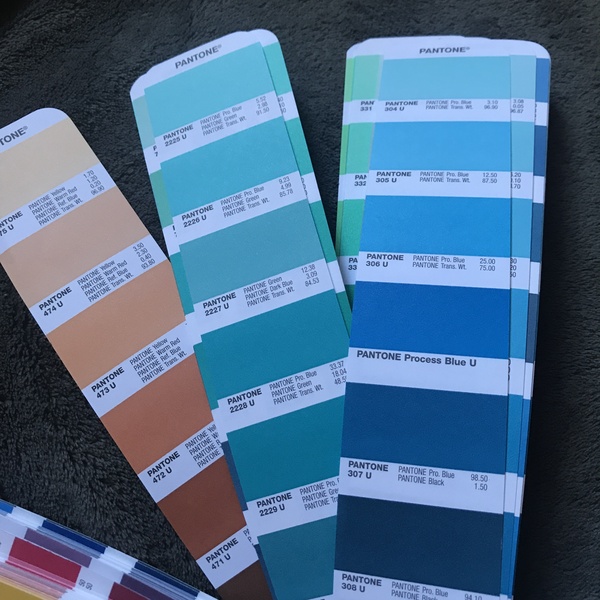 Please help me do my job: How to I use Pantone colours in Adobe Illustrator?