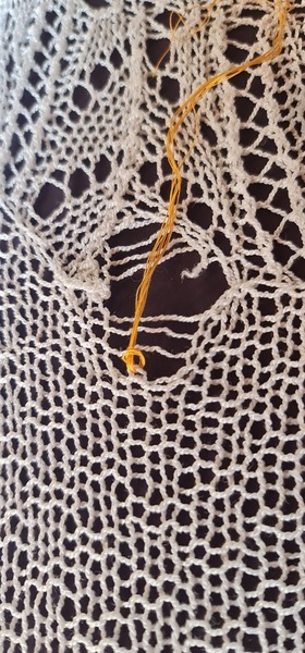 Is this knitted, or crochet - and can it be repaired? Please help :)