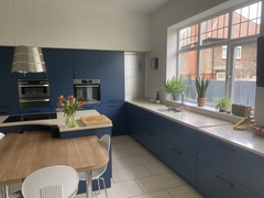 Hand painting kitchen units vs professional spray
