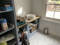 What colour quartz worktop?