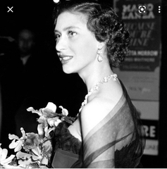 Kate Bond premiere look