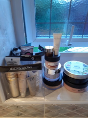 Beauty addicts anonymous! A wonderful community of hoarders!