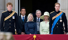 Royal Style - Max is back! Pringles are the new black!