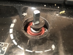 Adjusting the flame on a gas hob