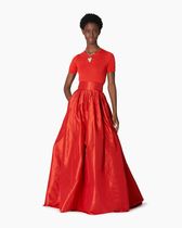 Please help me find an evening dress ☺️