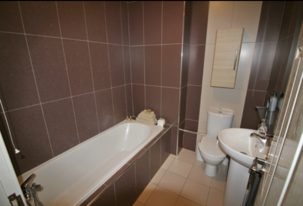 Fully tiled bathrooms - pros and cons