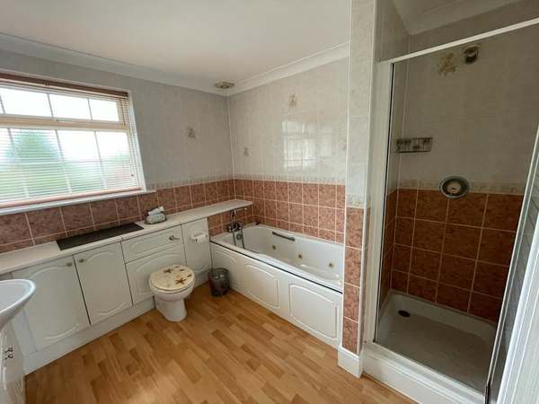 Fully tiled bathrooms - pros and cons