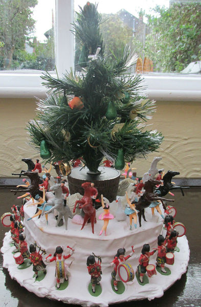The £700 eBay Christmas Centrepiece is back!