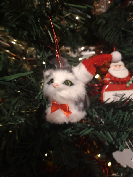 I've found THE best Christmas tree ornament