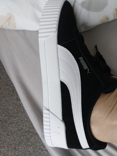Stylish black trainers for walking - in Black Friday sales?
