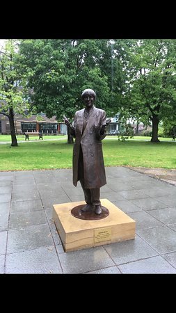 Statues of women