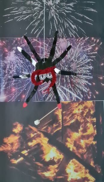 Help me dress up dd1's (Halloween decoration) spider?