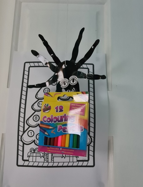 Help me dress up dd1's (Halloween decoration) spider?