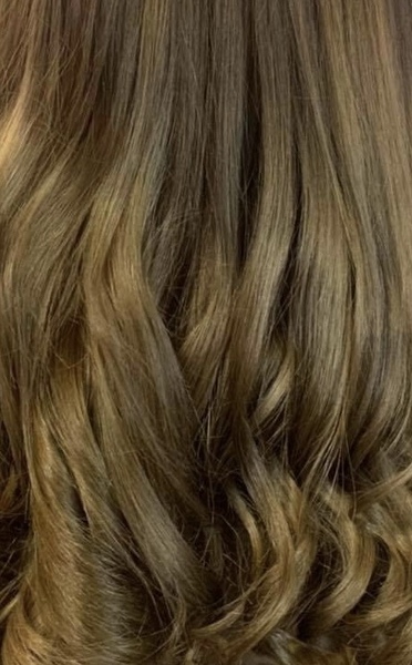 Does this hair look green?