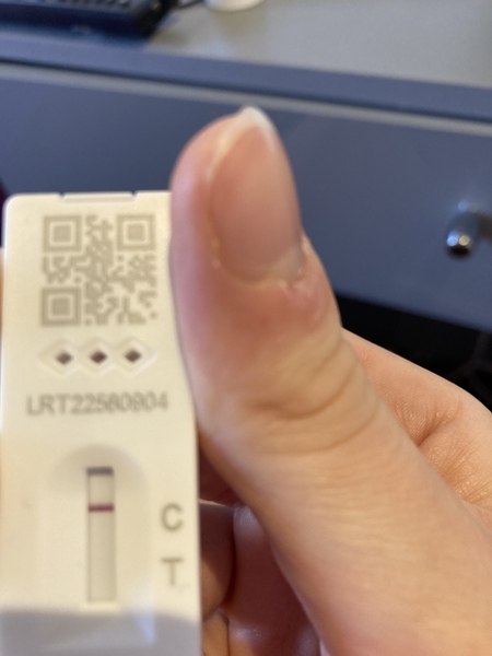 Can anyone see a line ?