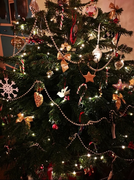 Are you one of this people with a perfect looking Christmas tree?