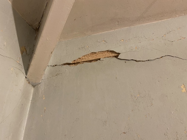 Seen a house I want to offer but cracks …