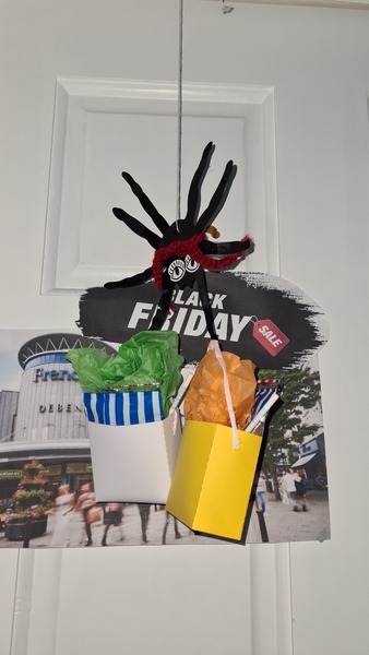 Help me dress up dd1's (Halloween decoration) spider?