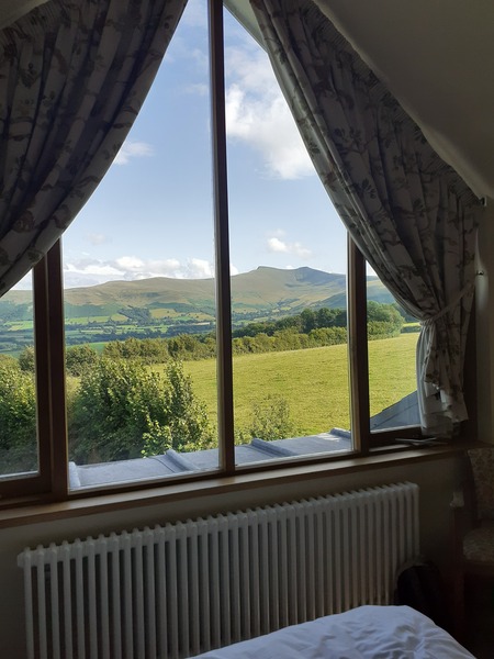 Booking luxury cottages - where? Is there really anything on Airbnb?