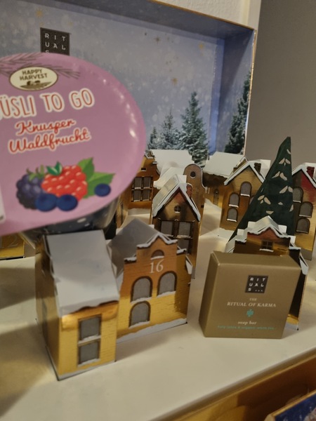 General “Waifs and Strays” Beauty Advent Calendar opening thread