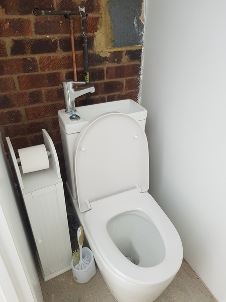 Tiny sink for tiny (old, horrible) WC