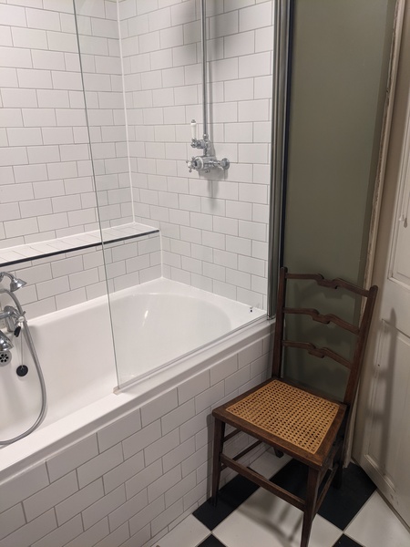 What wall tiles go with penny floor tiles?