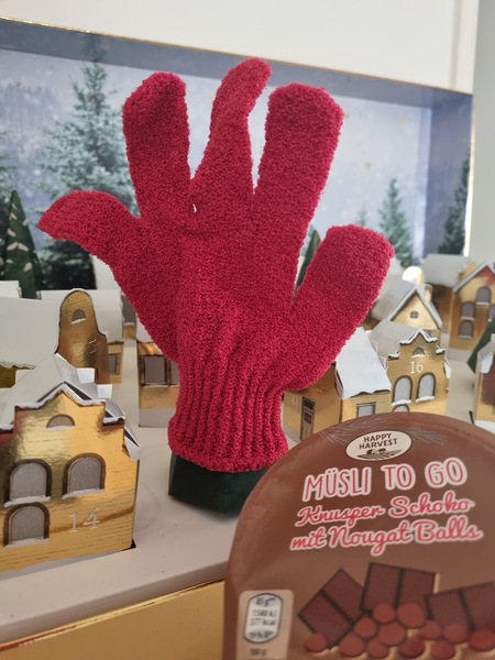 General “Waifs and Strays” Beauty Advent Calendar opening thread
