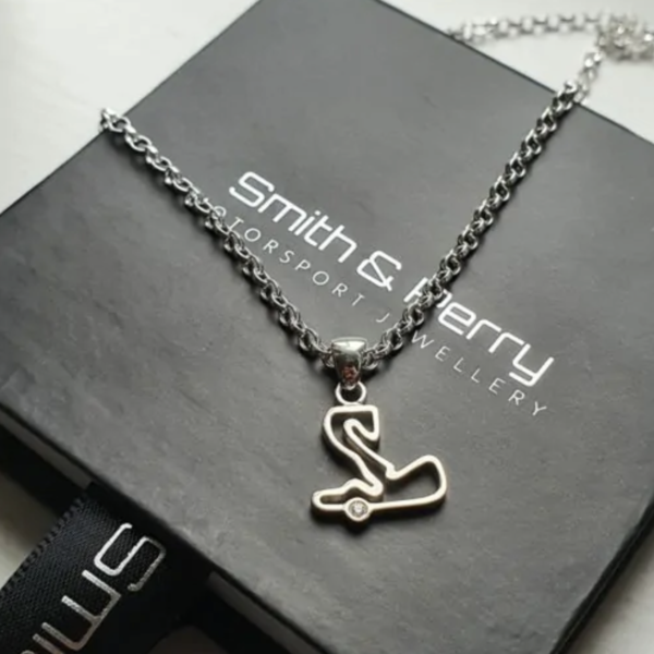 A universal necklace you can always wear?