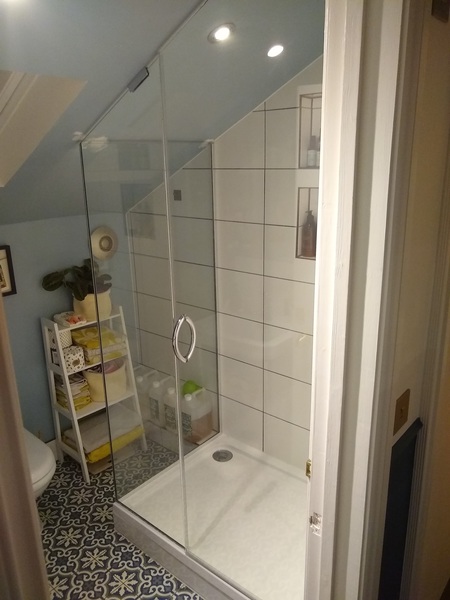 What wall tiles go with penny floor tiles?
