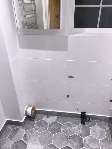 What wall tiles go with penny floor tiles?