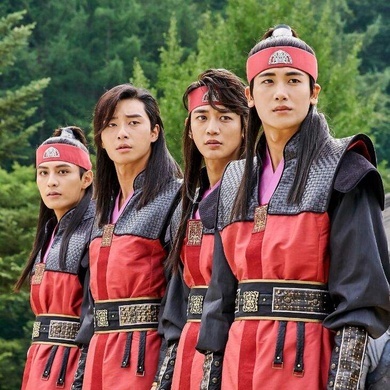 MsLatté’s Daebak Cybercafé (Kdrama addicts #28): The Lord gives and He takes away. Lee Jong Suk & Park Hyung Sik return from the army; Seo Kang Joon departs.