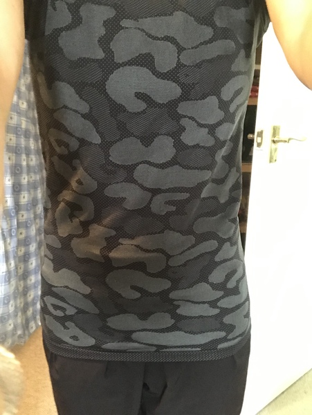 Tops/t-shirts that fit like this? (Pic included)