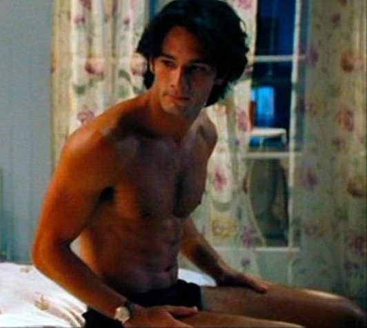 To say the guy in Love Actually who dumps the woman with the brother is an arse?