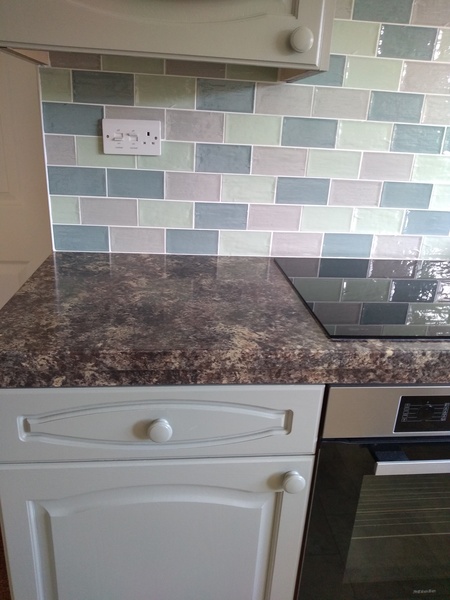 (Budding )Interior designers:  What wall tiles would improve this kitchen?